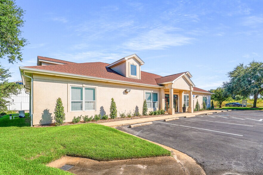 1288 Country Club Rd, Gulf Breeze, FL à vendre - Photo de l’immeuble – Image 3 sur 17