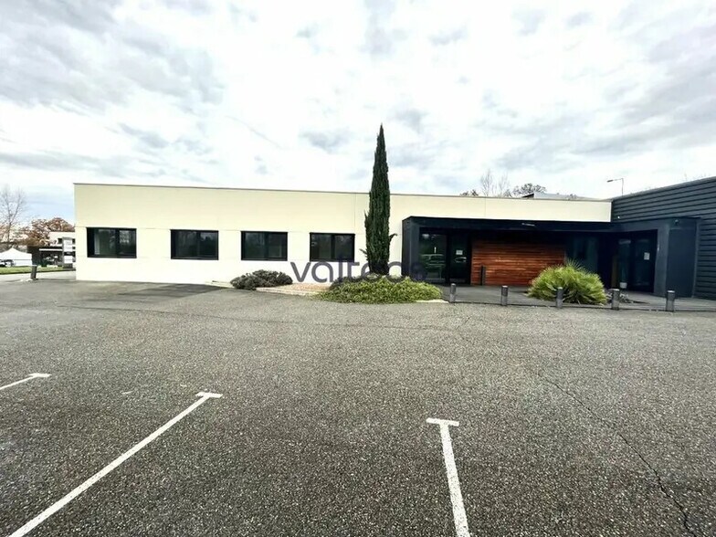 2 Rue Jean Monnet, Saint-Jean à louer - Photo de l’immeuble – Image 3 sur 9