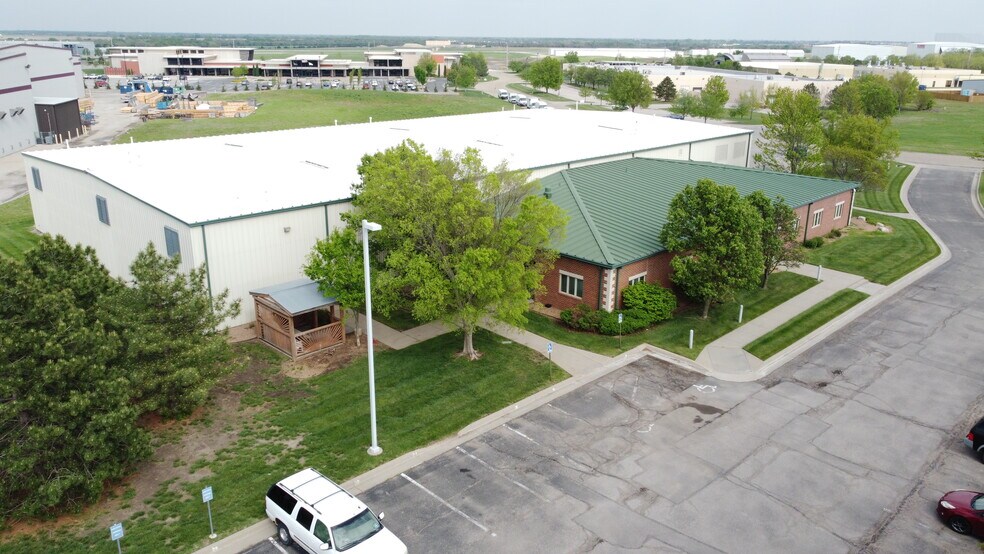 3843 N Cypress Dr, Wichita, KS à louer - Photo de l’immeuble – Image 2 sur 10