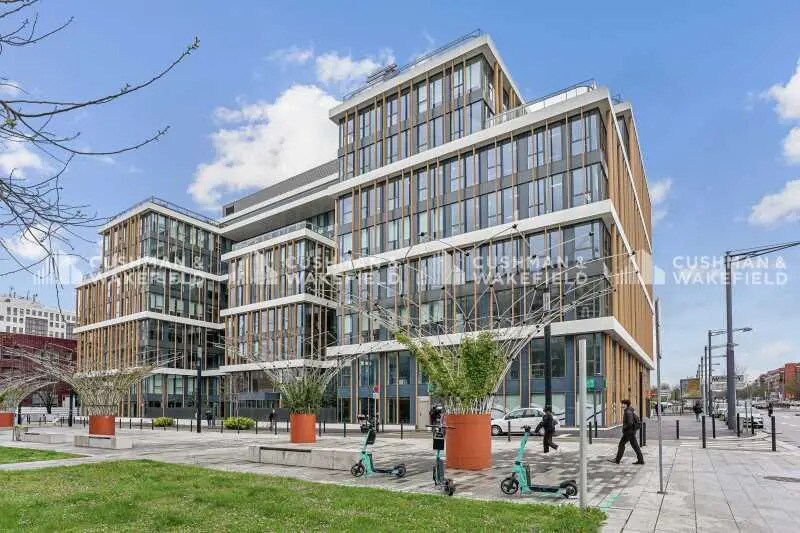 2 Avenue De La Gare, Montigny-le-Bretonneux à louer - Photo de l’immeuble – Image 3 sur 4