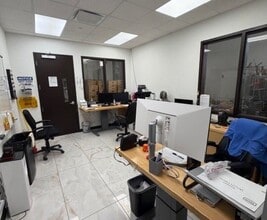 1103 E Airtex Dr, Houston, TX à louer Photo intérieure– Image 1 sur 8