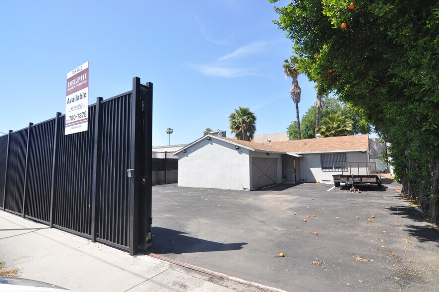 16123 Wyandotte St, Van Nuys, CA à louer - Photo principale – Image 1 sur 48