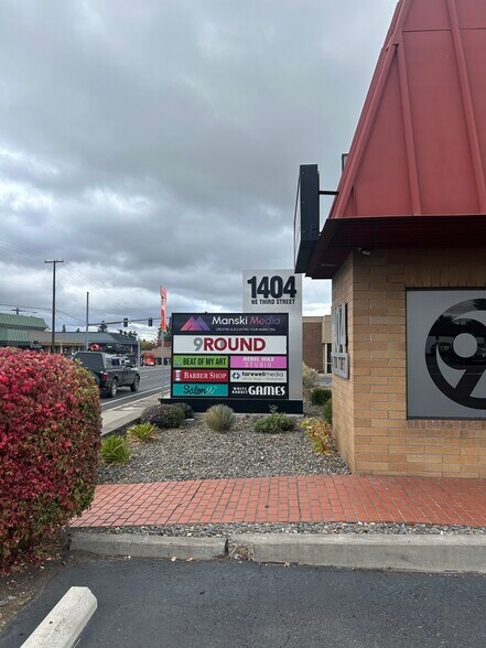 1404 NE 3rd St, Bend, OR à louer - Photo de l’immeuble – Image 3 sur 4