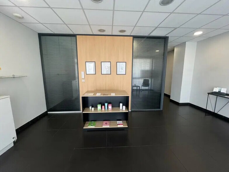 Bureau dans Avignon à louer - Photo de l’immeuble – Image 2 sur 7