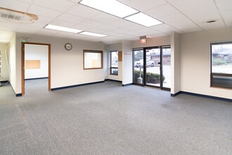 1803 Hicks Rd, Rolling Meadows, IL à louer Photo intérieure– Image 2 sur 5