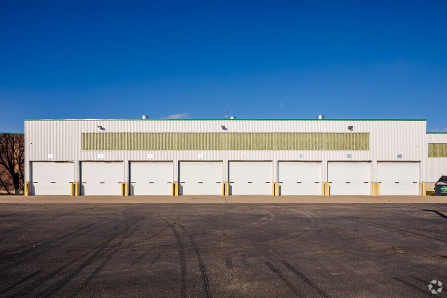1717 W Harvester Rd, West Chicago, IL à louer - Photo de l’immeuble – Image 3 sur 5