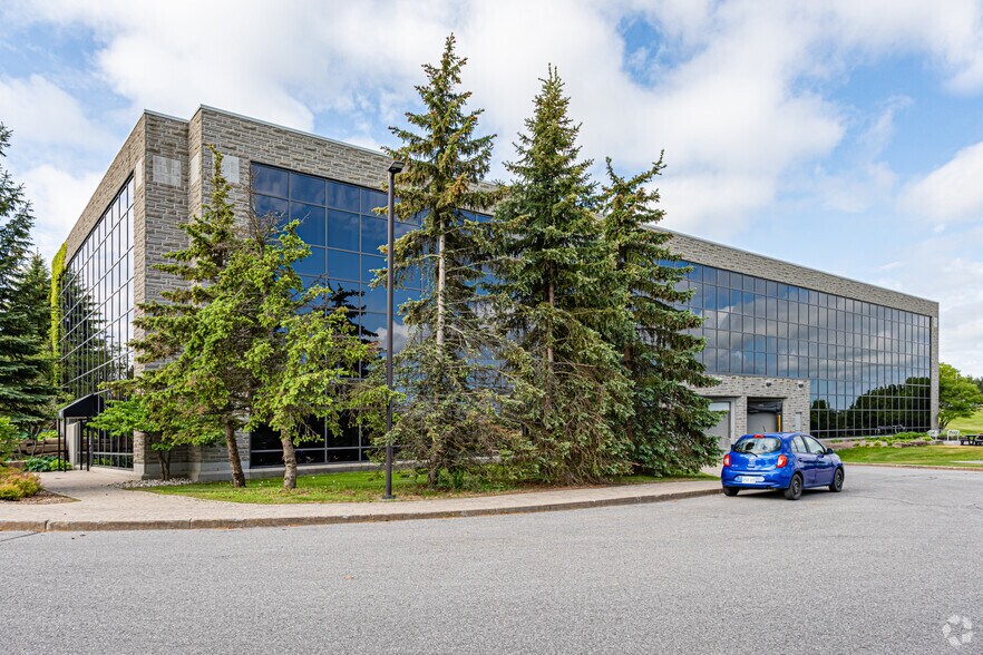 340 Terry Fox Dr, Ottawa, ON à louer - Photo de l’immeuble – Image 3 sur 3