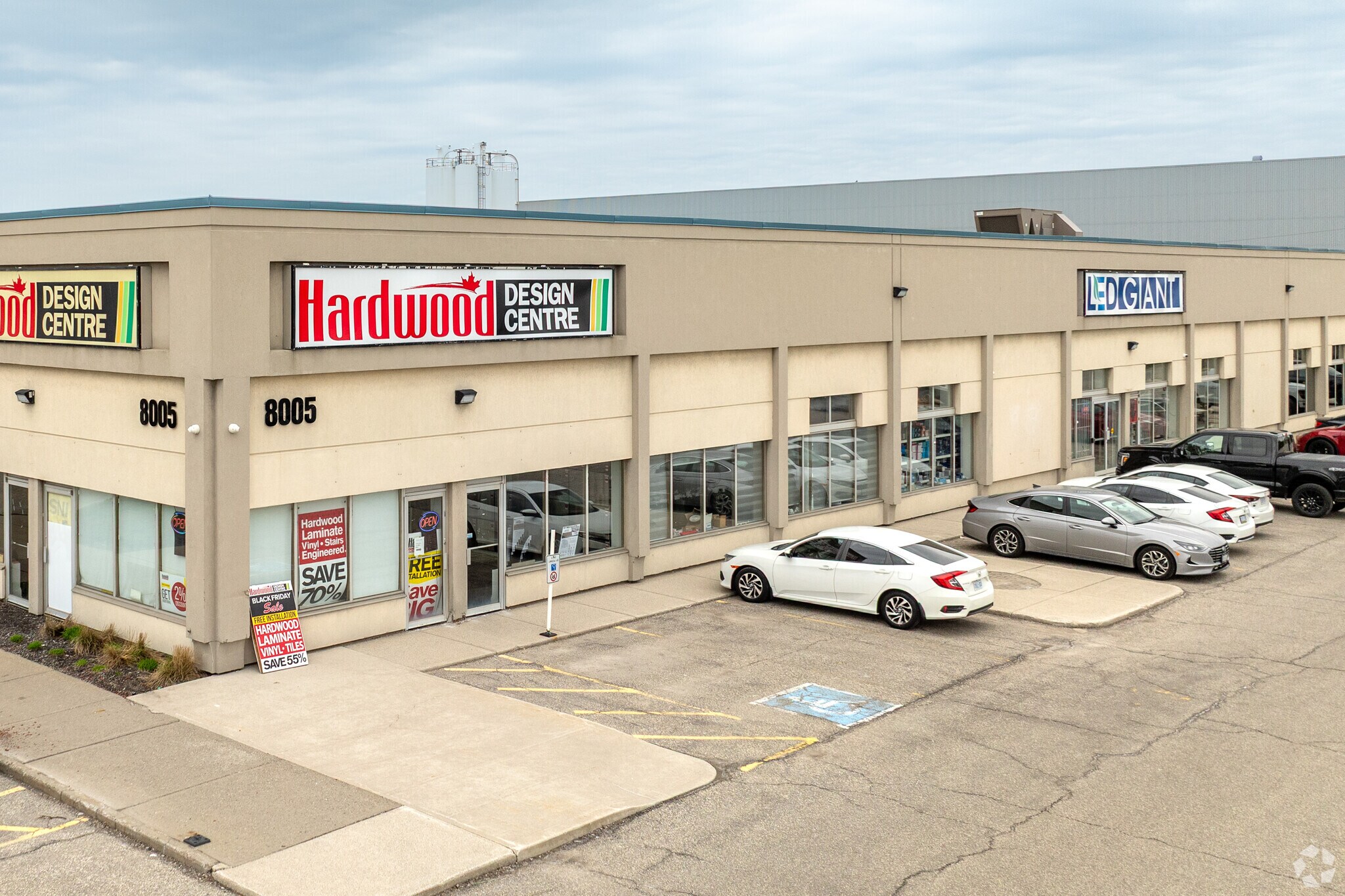 8005-8045 Dixie Rd, Brampton, ON à louer Photo principale– Image 1 sur 7