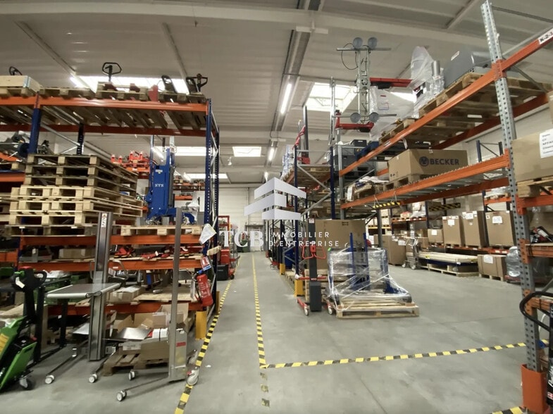 Local d’activités dans La Chapelle-sur-Erdre à louer - Photo de l’immeuble – Image 3 sur 11