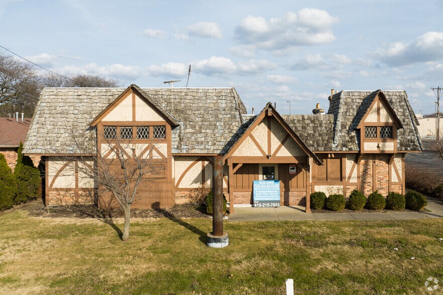 2009 S Reynolds Rd, Toledo, OH à vendre - Photo de l’immeuble – Image 3 sur 7