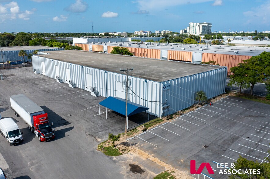 1401 SW 8th St, Pompano Beach, FL à louer - Photo de l’immeuble – Image 3 sur 56