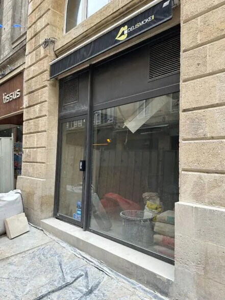 Local commercial dans Bordeaux à louer - Photo de l’immeuble – Image 1 sur 3