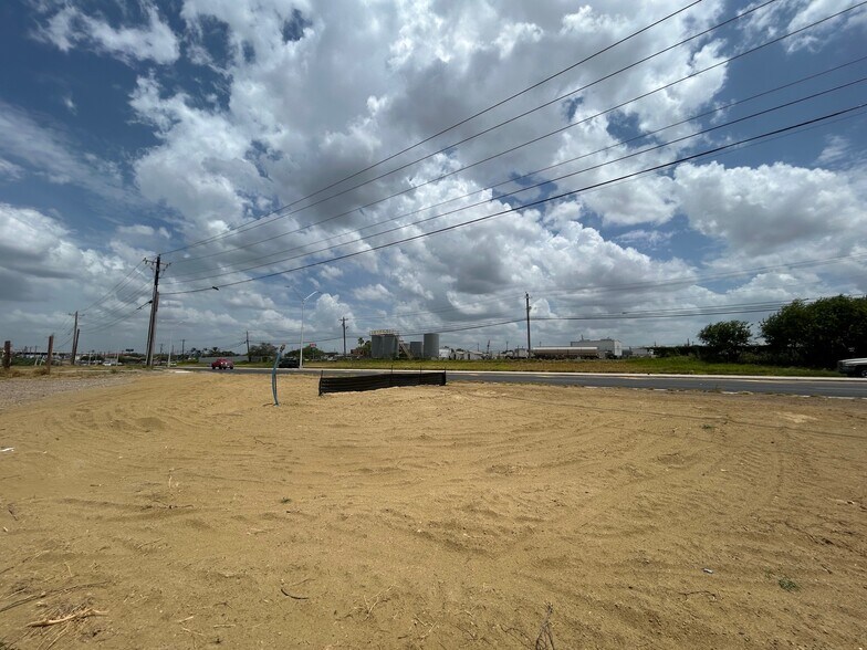 4000 State Highway 359, Laredo, TX à vendre - Photo de l’immeuble – Image 2 sur 11