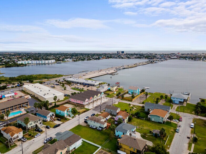 1028 1108 1106 1104 1102 62nd st, Galveston, TX à vendre - Photo de l’immeuble – Image 2 sur 9