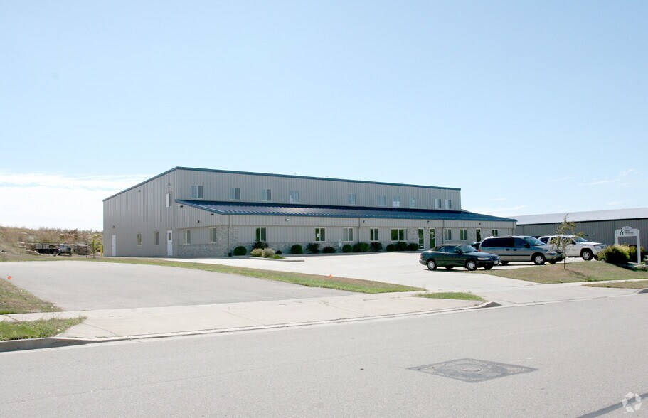 275 Bruce St, Verona, WI à louer - Photo de l’immeuble – Image 3 sur 13