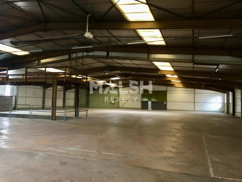 Local d'activités dans CIVRIEUX-D'AZERGUES à vendre - Photo de l’immeuble – Image 2 sur 4