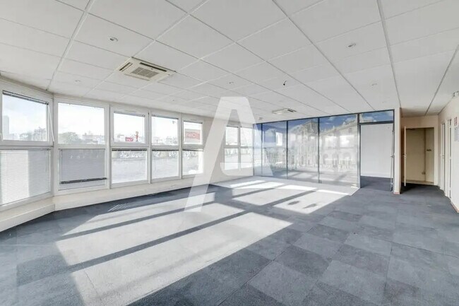 Plus de détails pour Local d'activités à louer