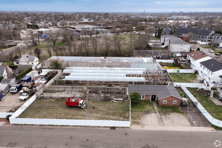 385 Silver Ln, Oceanside, NY à vendre - Photo de l’immeuble – Image 3 sur 6