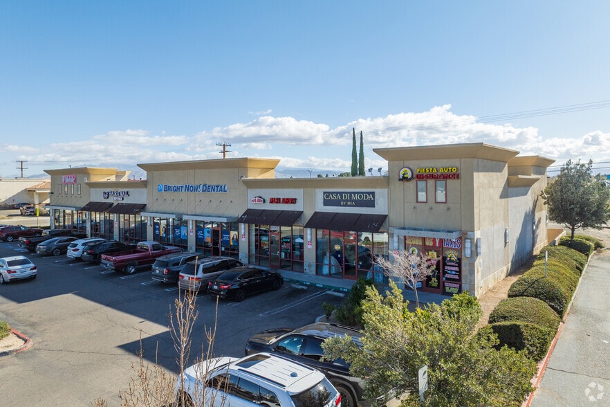 17003 Bear Valley Rd, Hesperia, CA à louer - Photo principale – Image 1 sur 10