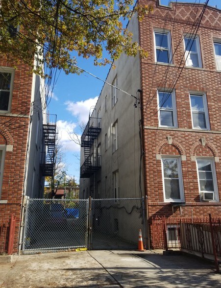 107 E 59th St, Brooklyn, NY à vendre - Photo de l’immeuble – Image 3 sur 3