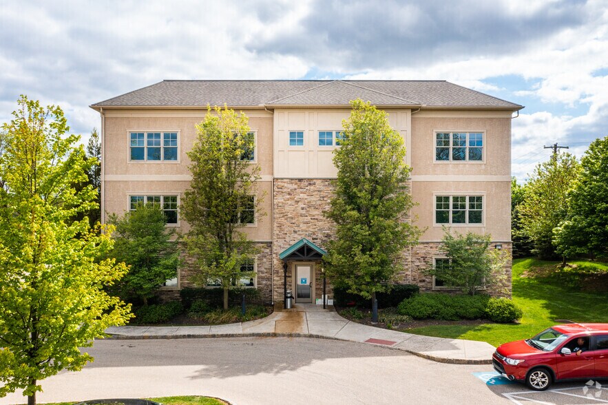 325 W Germantown Pike, East Norriton Township, PA à louer - Photo de l’immeuble – Image 2 sur 11