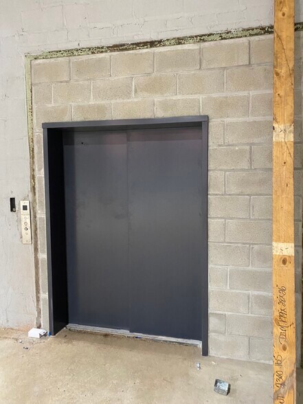 820 E 136th St, Bronx, NY à louer - Photo de l’immeuble – Image 3 sur 5