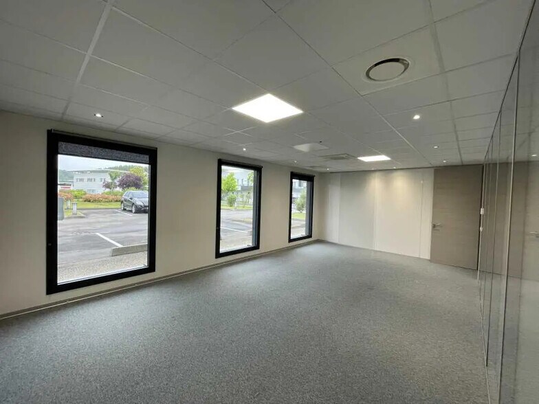 Bureau dans Lacroix-Saint-Ouen à louer - Photo intérieure – Image 2 sur 7