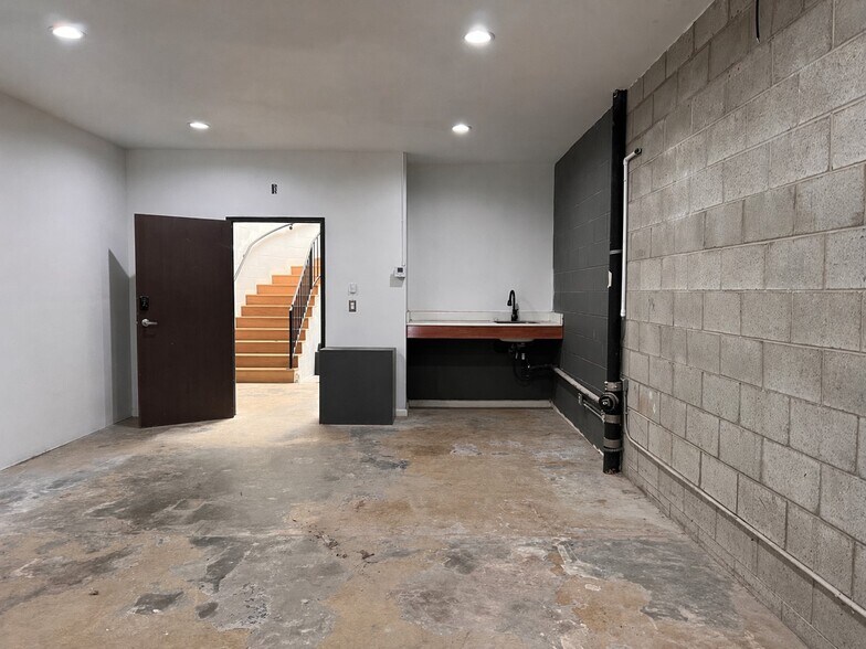 14732 Lull St, Van Nuys, CA à vendre - Photo de l’immeuble – Image 3 sur 11