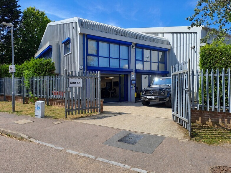 1B Travellers Close, North Mymms à louer - Photo de l’immeuble – Image 1 sur 5