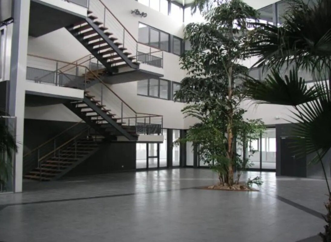 Bureau dans Isneauville à louer Photo intérieure– Image 1 sur 4