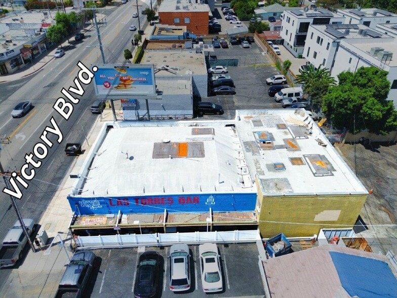 11719 Victory Blvd, North Hollywood, CA à vendre - Photo de l’immeuble – Image 3 sur 13