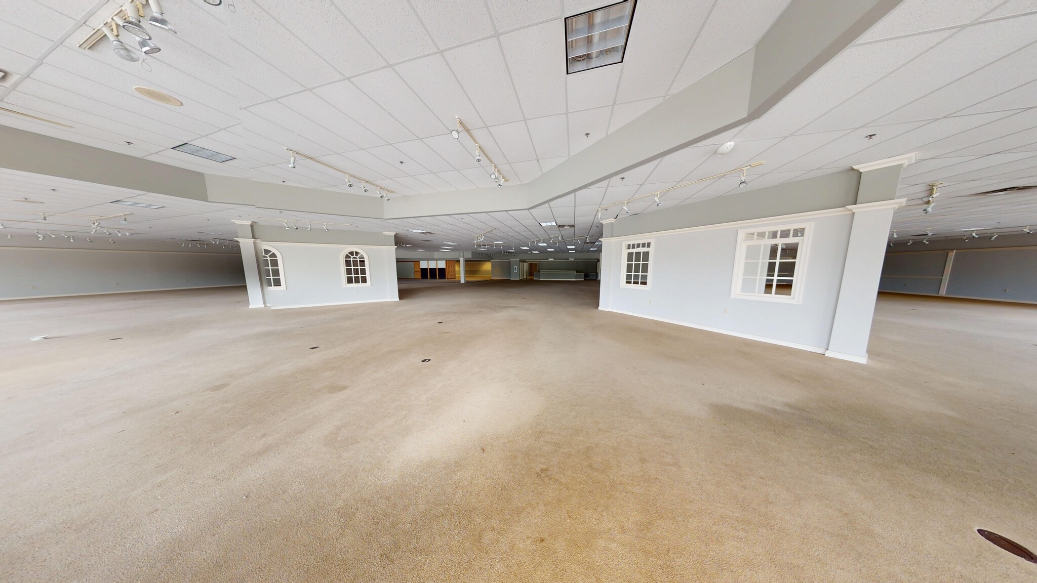 6025 W Saginaw Hwy, Lansing, MI à vendre Photo intérieure– Image 1 sur 24