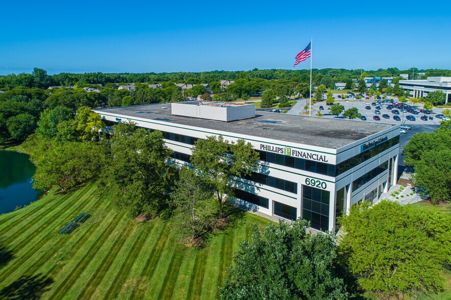 6920 Pointe Inverness Way, Fort Wayne, IN à louer - Photo de l’immeuble – Image 2 sur 9