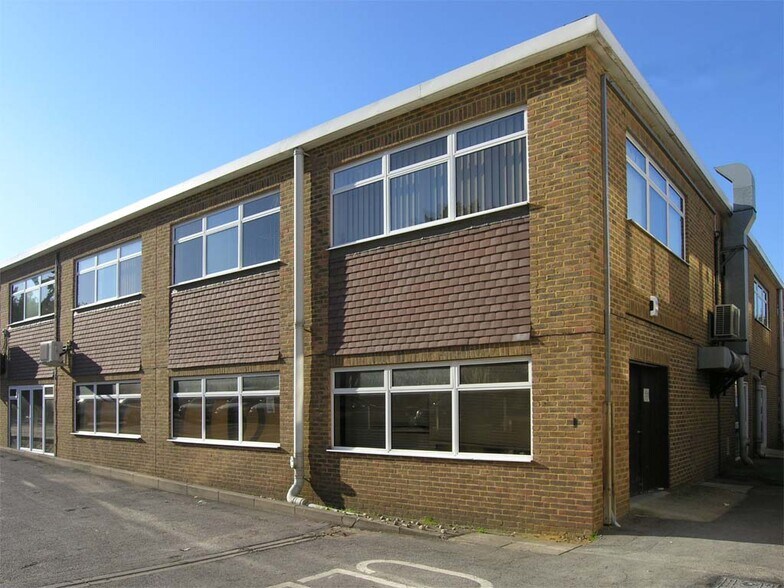 102 Lower Guildford Rd, Woking à louer - Photo de l’immeuble – Image 2 sur 2