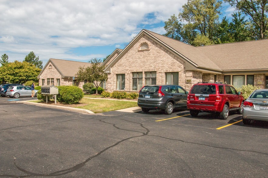 2390 Woodlake Dr, Okemos, MI à louer - Photo de l’immeuble – Image 2 sur 3
