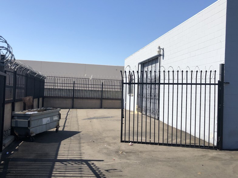 2068 Mountain View Rd, El Monte, CA à louer - Photo de l’immeuble – Image 3 sur 7