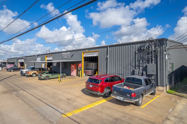 Plus de détails pour 3306 Ella Blvd, Houston, TX - Industriel/Logistique à louer