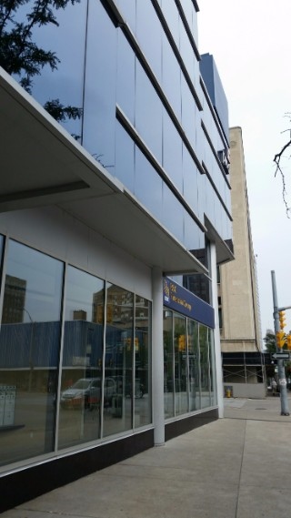 245 Ouellette Ave, Windsor, ON à louer - Photo de l’immeuble – Image 2 sur 14