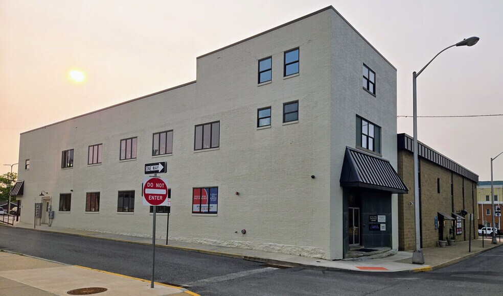 19 S Brown St, Lewistown, PA à louer - Photo de l’immeuble – Image 2 sur 2