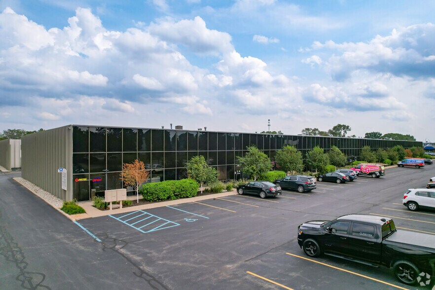 3504-3528 Roger B. Chaffee Memorial Dr SE, Grand Rapids, MI à louer - Photo principale – Image 1 sur 6