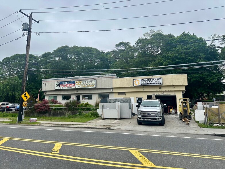 87 Ronkonkoma Ave, Ronkonkoma, NY à vendre - Photo de l’immeuble – Image 1 sur 12