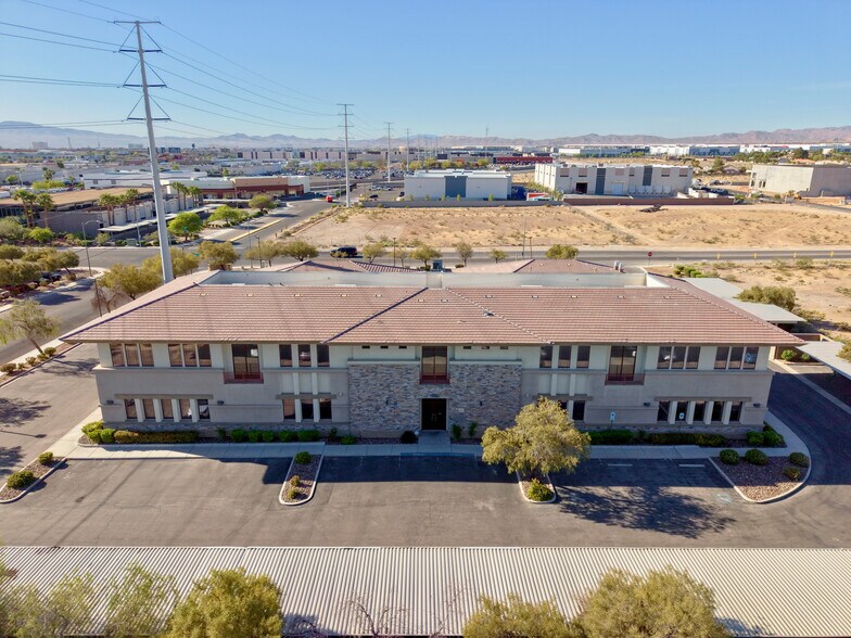 5230 W Patrick Ln, Las Vegas, NV à vendre - Photo de l’immeuble – Image 2 sur 23