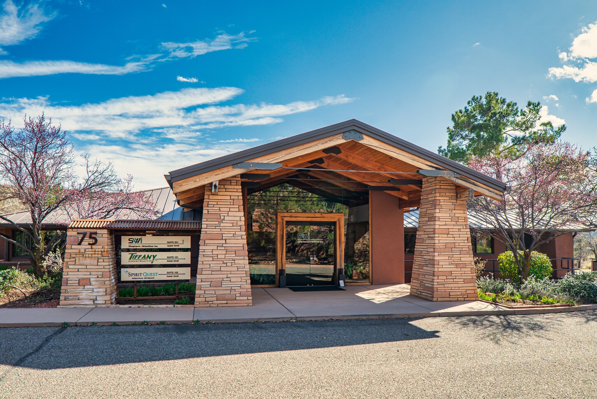 75 Kallof Pl, Sedona, AZ à louer Photo de l’immeuble– Image 1 sur 56