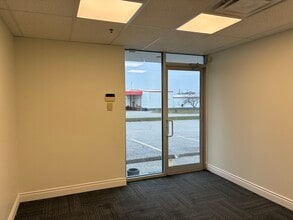 1380 Hopkins St, Whitby, ON à louer Photo intérieure– Image 1 sur 9