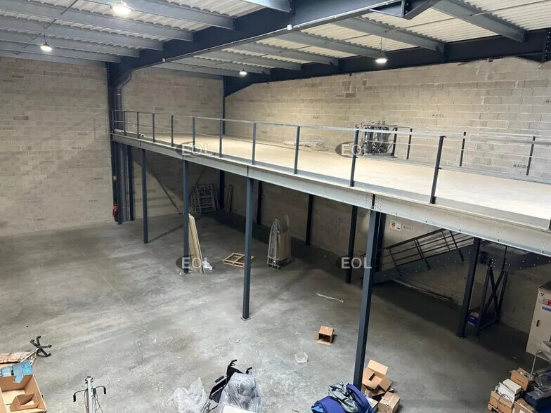 Local d’activités dans Meyreuil à louer - Photo de l’immeuble – Image 2 sur 7