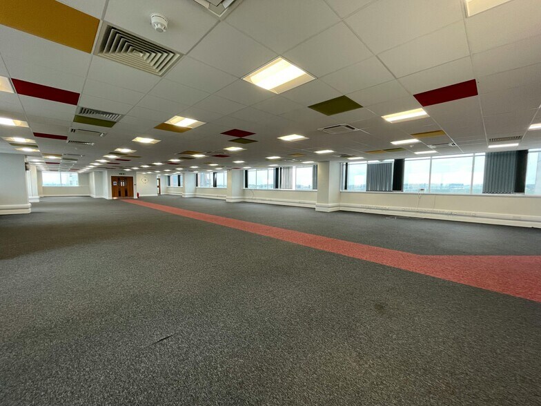 St Edwards Way, Romford à louer - Photo de l’immeuble – Image 2 sur 28