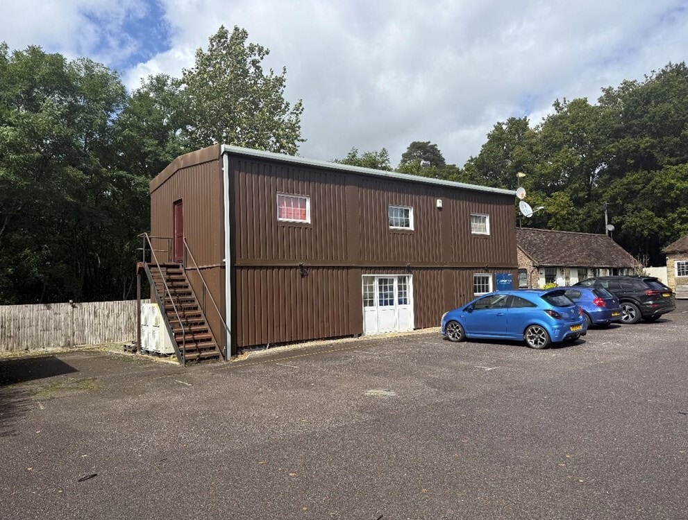 Unit 4, Blackhouse Farm, Blackhouse Road, Horsham à louer Photo principale– Image 1 sur 2