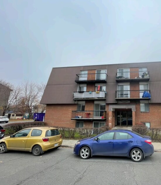 2855 Rue Quevillon, Saint-Hubert, QC à vendre Photo principale– Image 1 sur 2