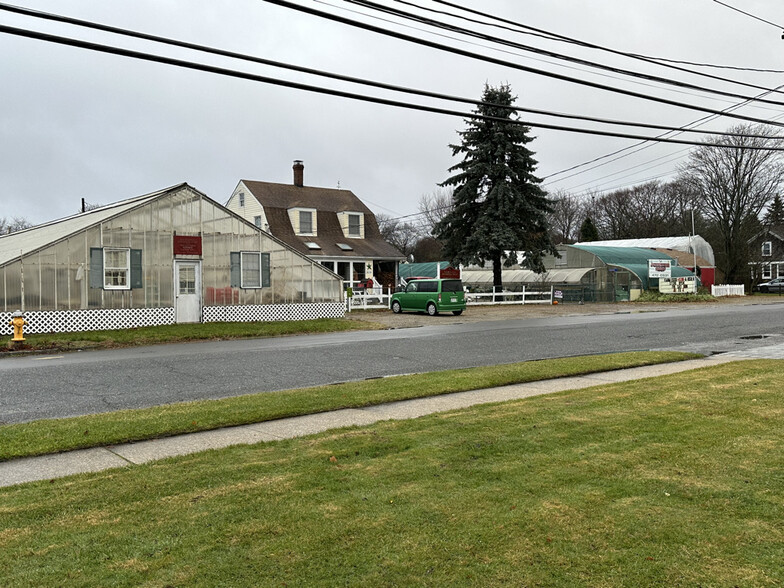 482 Sylvan Ave, Bayport, NY à vendre - Photo de l’immeuble – Image 3 sur 21