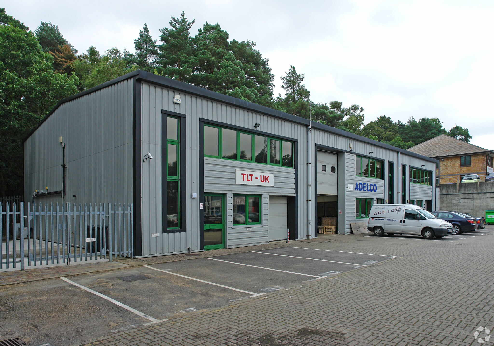 High St, Bordon à louer Photo principale– Image 1 sur 3